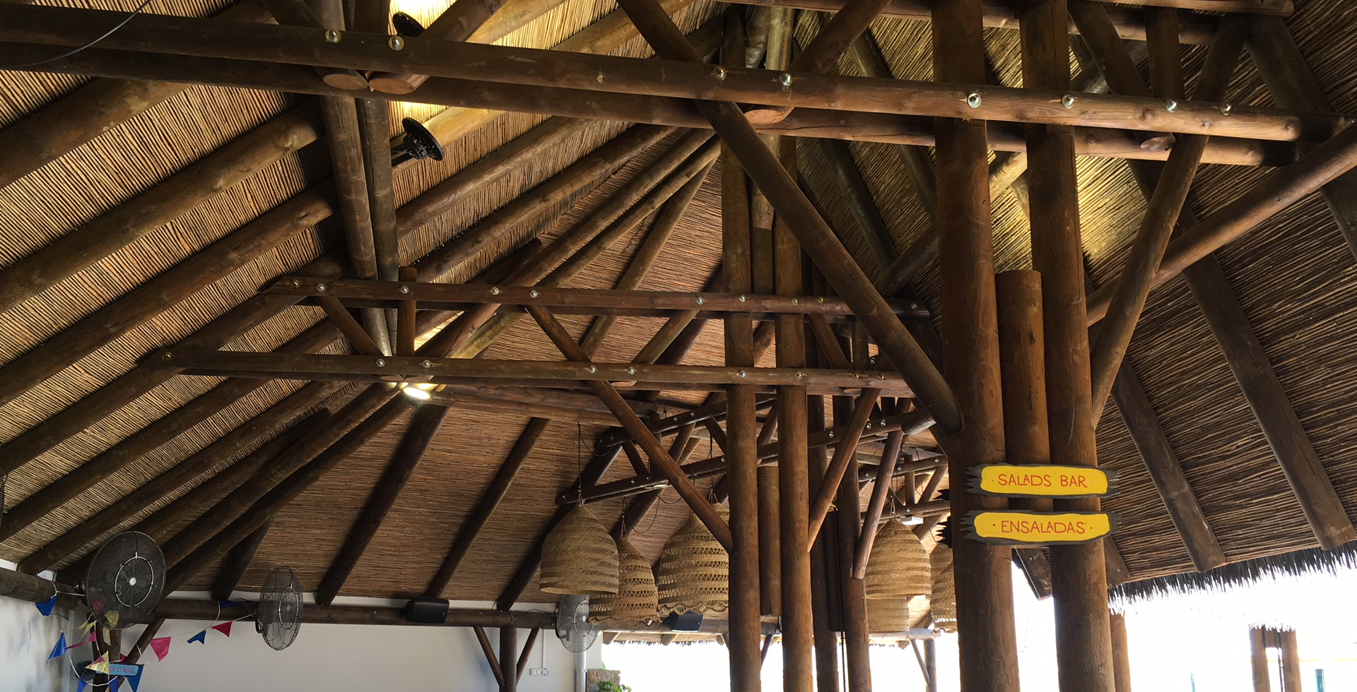 REVESTIMIENTOS EN MADERA INTERIORES Y EXTERIORES